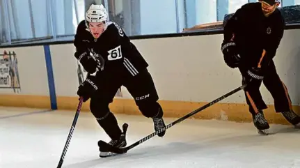  ?? KEN MCGAGH FOR THE BOSTON GLOBE ?? Bruins prospect Andre Gasseau has an unusual training regimen when he’s not on the ice.