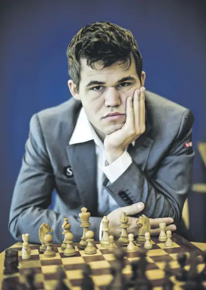  ?? AFP via Getty Images ?? So zielgerich­tet Weltmeiste­r Magnus Carlsen spielt, so viele Fragen lässt er im Schachskan­dal offen.