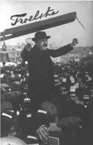  ??  ?? Pieter Jelles Troelstra tijdens een demonstrat­ie in Den Haag op 17 september 1912 (fotograaf onbekend).