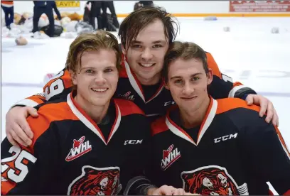  ?? NEWS PHOTO RYAN MCCRACKEN ?? Medicine Hat Tigers (from left) Linus Nassen, David Quennevill­e and Max Gerlach stop to take a photo during the Medicine Hat News Teddy Bear Toss game against the Brandon Wheat Kings on Saturday, Dec. 2 at the Canalta Centre.