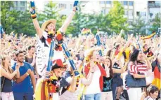  ?? FOTO: ALEXANDER KAYA ?? Beim Public Viewing auf dem Ulmer Münsterpla­tz werden während der WM in Russland wieder Jubel und Freude herrschen.