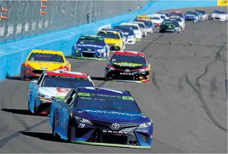  ?? ROBERT LABERGE/GETTY IMAGES ?? Martin Truex Jr. leads a pack of cars fomr his No. 78 during the Monster Energy NASCAR Cup Series Can-Am 500 on Sunday at Phoenix Internatio­nal Raceway.