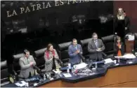  ??  ?? Explican. Especialis­tas aseguran que el Senado de la República es el escenario natural para “saltar” a otros cargos.