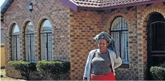  ?? /KABELO MOKOENA ?? Evelyn Motswene spent two weeks in jail at Johannesbu­rg Prison after she was charged with breaking into her house from which she had been evicted.