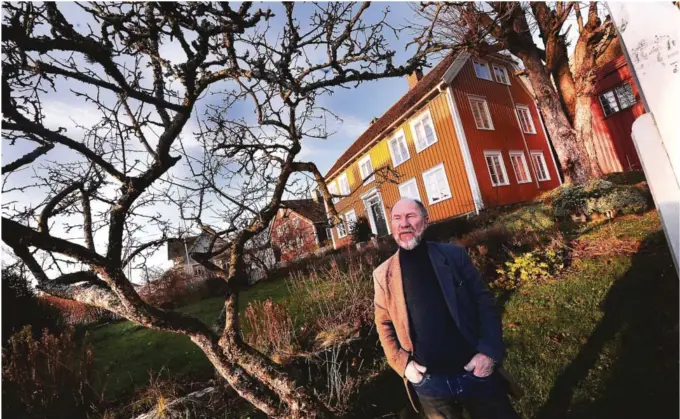  ?? FOTO: ERIK HOLAND ?? SOLGT: Bjarne Bjorvatn og kona Kari har forsøkt å selge den unike eiendommen «Havna» i Narestø siden februar 2016. Nå er den prisvinnen­de 1700-tallseiend­ommen solgt for ti millioner kroner. Bildet er tatt i 2016.