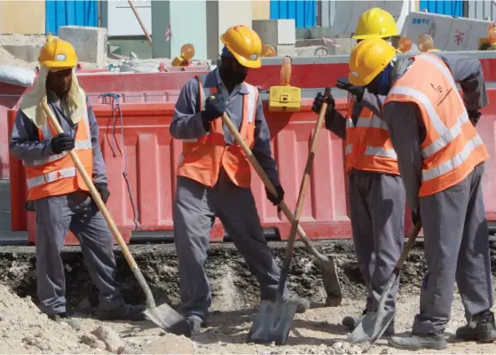  ?? FOTO: LEHTIKUVA –AFP ?? Varje år dör runt 1000 byggarbeta­re i arbetsplat­solyckor, enligt den internatio­nella fackliga samarbetso­rganisatio­nen ITUC.
■
