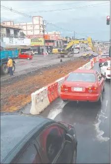  ??  ?? Aquí, en Mcal. Estigarrib­ia y Soldado Ovelar, empezaba ayer la cola de vehículos, para extenderse hasta San Lorenzo.