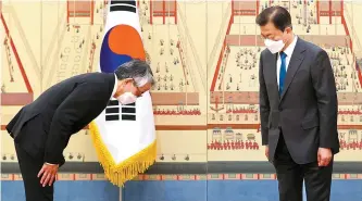  ?? Yonhap ?? President Moon Jae-in greets Japanese Ambassador to Korea Koichi Aiboshi during a ceremony to receive the latter’s credential­s at Cheong Wa Dae, Wednesday.