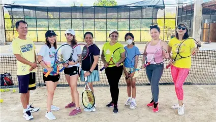  ?? ?? The author (left) with Moalboal Municipal Government employees after their regular Saturday tennis training.