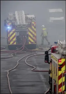  ?? Pictures: Jamie Simpson ?? Firefighte­rs were quickly on the scene to tackle the blaze at the famous fruit market in Glasgow