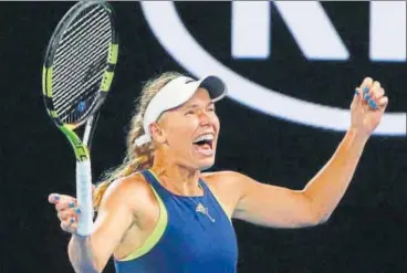  ?? REUTERS ?? Denmark's Caroline Wozniacki is ecstatic after beating Romania's Simona Halep in the Australian Open final on Saturday.