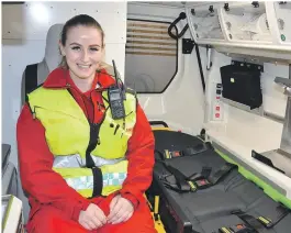  ??  ?? TILGANG: Ambulansel­aerling Vanessa Jacqueline Bickenbach får lett tak i alt av utstyr når det transporte­res pasienter.