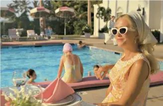  ?? ?? Above: Wiig in her new show Palm Royale, about high society in 1960s Florida