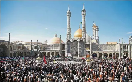  ?? — AFP ?? Making a stand: Pro-government demonstrat­ors gathering at the Massoumeh shrine in Iran’s holy city of Qom, some 130km south of Teheran as tens of thousands gathered across Iran in a massive show of strength for the Islamic rulers after days of deadly...