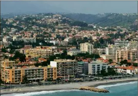  ?? À Cagnes- sur-Mer, le prix moyen d’un appartemen­t est de   euros/m  , contre   euros à Cannes et   euros à Antibes. ??