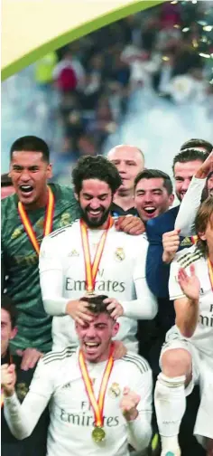  ??  ?? Sergio Ramos levantó la primera Supercopa con el nuevo formato que se ha disputado en Arabia Saudí