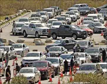  ?? Al Seib Los Angeles Times ?? COVID-19 VACCINATIO­NS resumed Tuesday at the Hansen Dam vaccinatio­n site, above, and several other large-scale sites in L.A. that were forced to close late last week because of weather-related shortages.