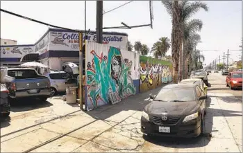  ?? Photograph­s by Al Seib Los Angeles Times ?? RESIDENTS have lodged complaints for years about cars cluttering the area around Union General Auto Repair on West Adams Boulevard but say that despite a stack of orders from the city, little has changed.