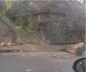  ?? Photo: FRA ?? More than usual rain caused this minor landslide in Rewa Street yesterday morning.