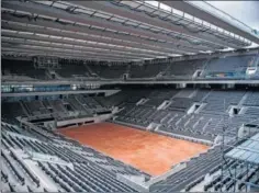  ??  ?? La nueva Philippe Chatrier de Roland Garros con techo retráctil.