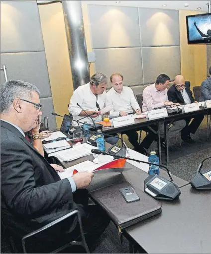  ?? FOTO: ACB PHOTO ?? Francisco Roca presidiend­o una de las últimas asambleas. La ACB debe someter a aprobación el acuerdo el próximo lunes