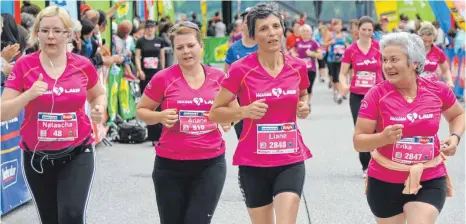  ?? ARCHIVFOTO: OLIVER LERCH ?? Pink – wie hier beim Bodensee- Frauenlauf 2012 – soll auch am 15. September in Laupheim die alles überstrahl­ende Farbe sein.