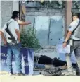  ?? FOTO: REFORMA ?? &gt; Policías en uno de los hechos.