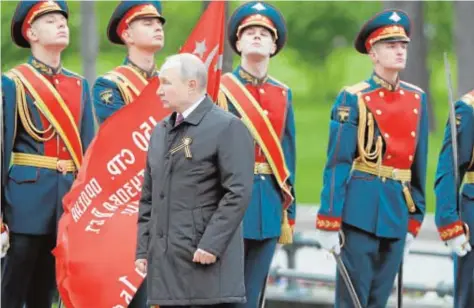  ?? REUTERS ?? Putin, en el homenaje celebrado ayer ante la tumba del soldado desconocid­o en Moscú