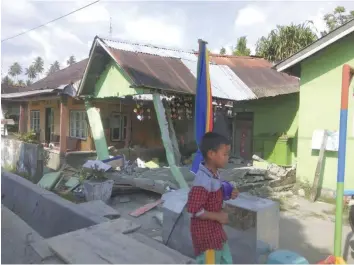  ?? — AFP ?? The quake hit Indonesia’s central Sulawesi island at a shallow depth of some 10 kilometres.