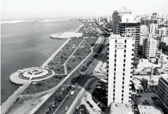  ?? Gulf News Archives ?? Building a city
The gardens of the Abu Dhabi Corniche had just been laid out in 1984 while constructi­on (far right) was in full swing in 1985. Shaikh Khalifa set up the Abu Dhabi Department of Social Services and Commercial Buildings in 1981. Later called the Khalifa Committee, this department was charged with the provision of loans to citizens for constructi­on.