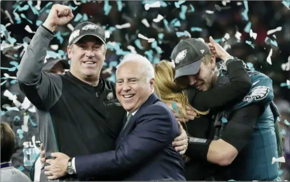  ?? FRANK FRANKLIN II - THE ASSOCIATED PRESS ?? Philadelph­ia Eagles head coach Doug Pederson, left, hugs owner Jeffrey Lurie as they celebrate after beating the New England Patriots in Super Bowl 52 Sunday.