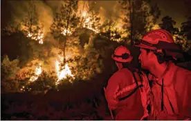  ?? MARCUS YAM / LOS ANGELES TIMES ?? Firefighte­rs monitor a burn operation near the town of Ladoga, Calif., on Wednesday.