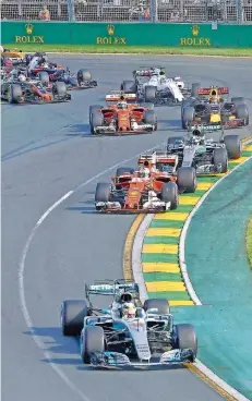  ?? FOTO: WEST/AFP ?? Nach dem Start kommt es in der Formel 1 noch zu Überholman­övern, im späteren Verlauf des Rennens fast gar nicht mehr.