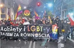  ?? BILD: Mateusz Jagielski/imago ?? In Warschau kommt es immer wieder zu Protesten von LGBTGruppe­n.