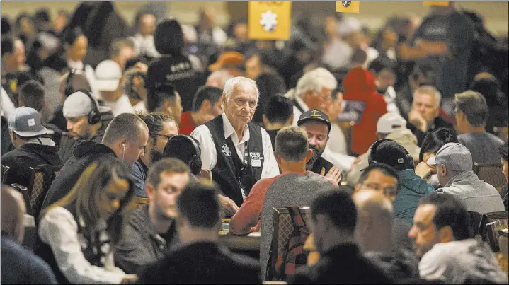  ?? Benjamin Hager Las Vegas Review-Journal @benjaminhp­hoto ?? Alex Christoff, middle, is all business as he deals a hand at this year’s World Series of Poker at the Rio.