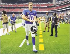  ?? Eric Christian Smith / Associated Press ?? New York Giants quarterbac­k Eli Manning leaves the field after a win against the Houston Texans on Sunday.