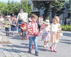  ?? FOTO: AMM ?? Das Blumenstre­uen gehört an Fronleichn­am einfach dazu.