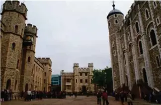  ??  ?? The Tower of London is an extensive fortress of stone buildings that line a gorgeous courtyard.