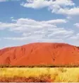  ?? Foto: dpa ?? Auf den Berg Uluru in dem Land Australien darf man ab jetzt nicht mehr hinaufklet­tern.