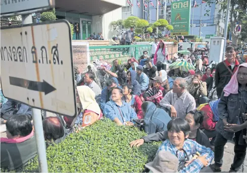  ?? CHANAT KATANYU ?? Indebted farmers stage a protest at the headquarte­rs of the Bank of Agricultur­e and Agricultur­al Cooperativ­es in February.