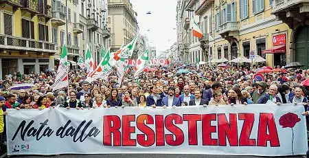  ?? ?? Manifestaz­ione L’edizione 2023 del corteo della Festa della Liberazion­e: in testa il Pd milanese con lo striscione «Nata dalla Resistenza»