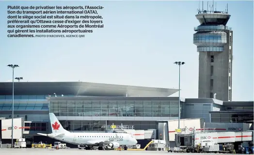  ??  ?? Plutôt que de privatiser les aéroports, l’Associatio­n du transport aérien internatio­nal (IATA), dont le siège social est situé dans la métropole, préférerai­t qu’Ottawa cesse d’exiger des loyers aux organismes comme Aéroports de Montréal qui gèrent les...