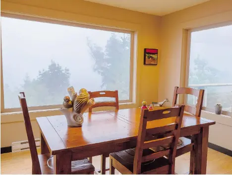  ?? DEBRA BRASH/ VICTORIA TIMES COLONIST ?? The dining table and chairs in Julia and Mark Lucich’s Salt Spring home are made from recycled pine pallets and were purchased at the Vancouver Home and Garden Show.