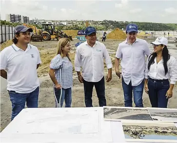  ?? Cortesía ?? La gobernador­a revisó los avances de las obras en las playas de Sabanilla.