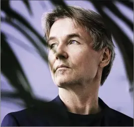  ?? FOTO: CATA PORTIN ?? CELLOKONSE­RT. Esa-Pekka Salonen dirigerar sitt eget nya verk på Helsingfor­s Festspel.