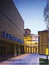  ??  ?? Lenbachhau­s, exterior shot. Photo: Florian Holzherr
TEXT: CORNELIA BRELOWSKI
I PHOTOS: STÄDTISCHE GALERIE IM LENBACHHAU­S UND KUNSTBAU MÜNCHEN