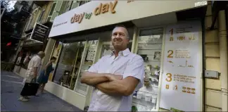  ?? (Photo Frantz Bouton) ?? Ouvert depuis moins d’une semaine, le magasin niçois de la rue Vernier est le deuxième, après Marseille, de l’enseigne en région Paca. Day by Day veut avoir  boutiques en France et en Europe d’ici , confie son DG, David Sutrat.