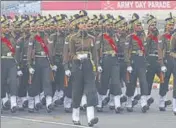  ?? VIPIN KUMAR /HT PHOTO ?? Captain Tania Sher Gill leads the contingent at Army Day Parade in New Delhi on Wednesday.