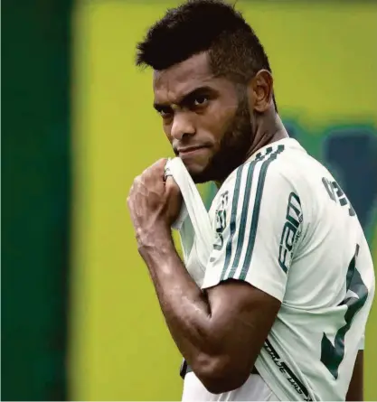  ?? Ronny Santos - 7.fev.18/folhapress ?? Artilheiro do Palmeiras neste ano, com nove gols, o atacante Borja faz a sua estreia neste Campeonato Brasileiro; livre das dores no joelho direito, o camisa 9 é a esperança para acabar com a maré de azar