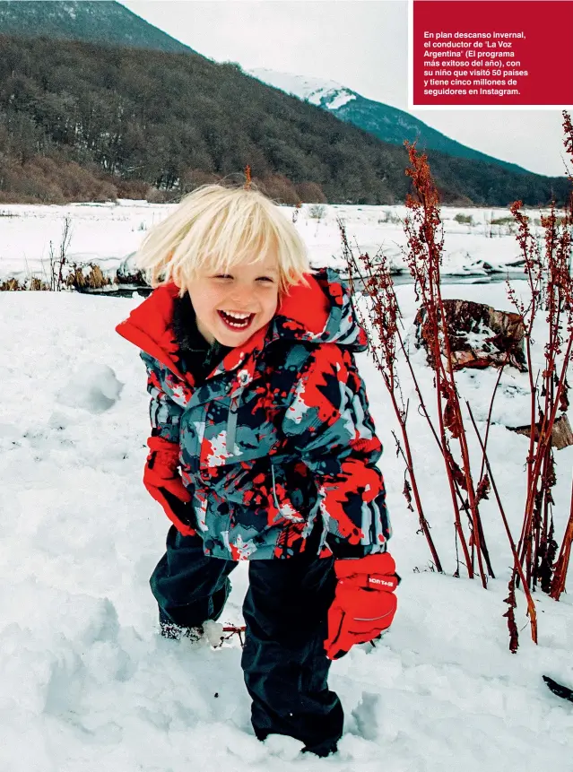  ??  ?? En plan descanso invernal, el conductor de "La Voz Argentina" (El programa más exitoso del año), con su niño que visitó 50 países y tiene cinco millones de seguidores en Instagram.